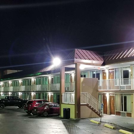 查尔斯顿戴斯酒店 - 机场体育馆 北查尔斯顿 外观 照片